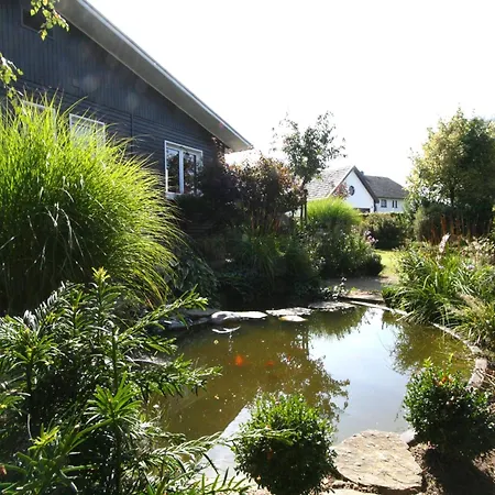 Domek alpejski Cozy With Pond,